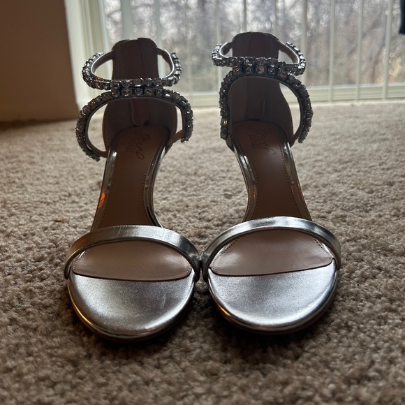 Badgley Mischka NWOT Jewel Collection Silver Heels With Crystal Ankle Straps 8.5 - Picture 3 of 7